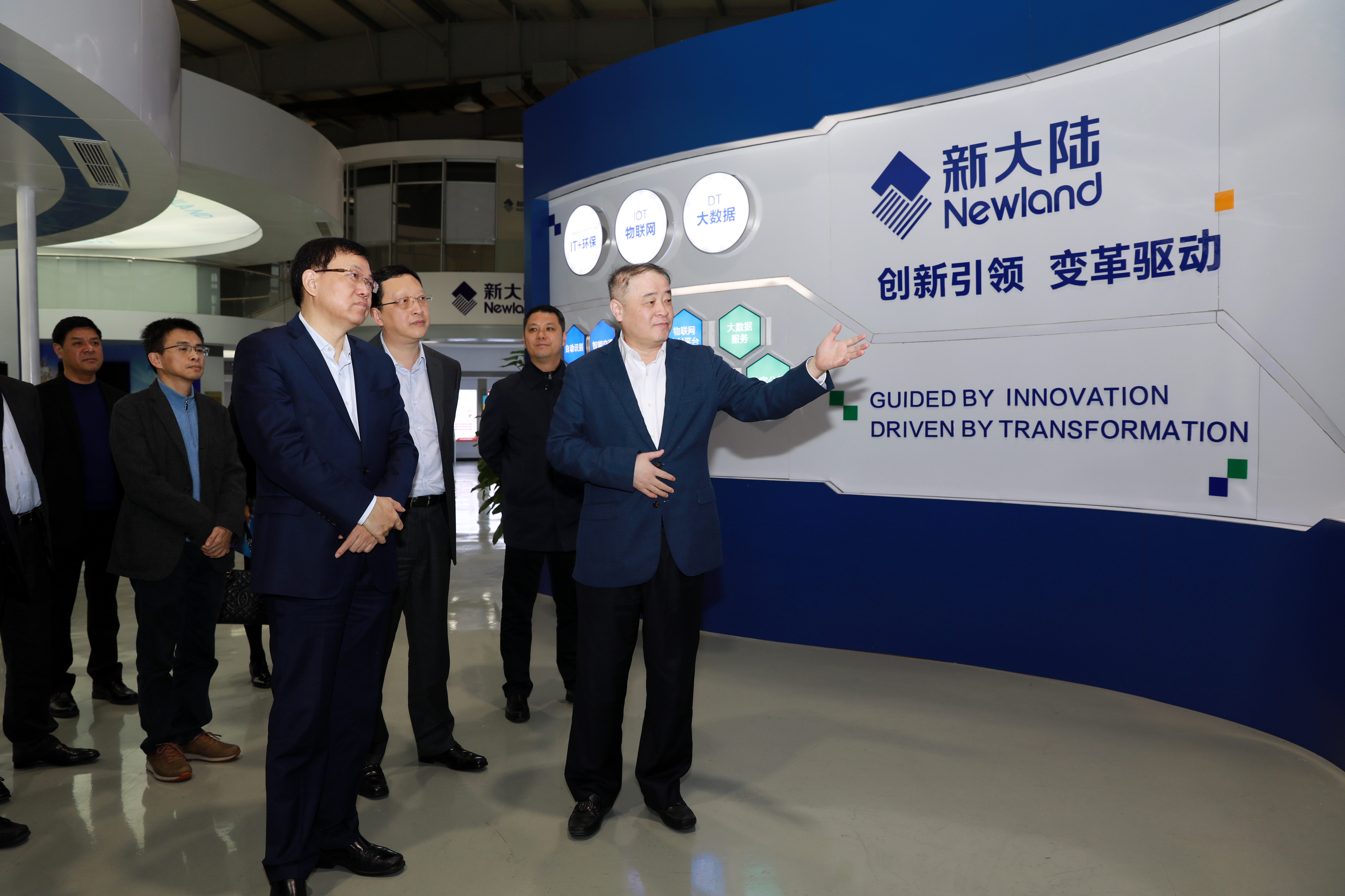 民生银行总行党委书记、行长郑万春一行莅临金年会体育金字招牌信誉至上调研