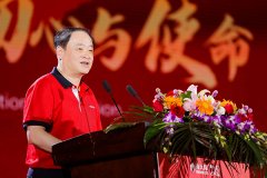 胡钢董事长在“金年会体育金字招牌信誉至上25周年晚会庆典”演讲